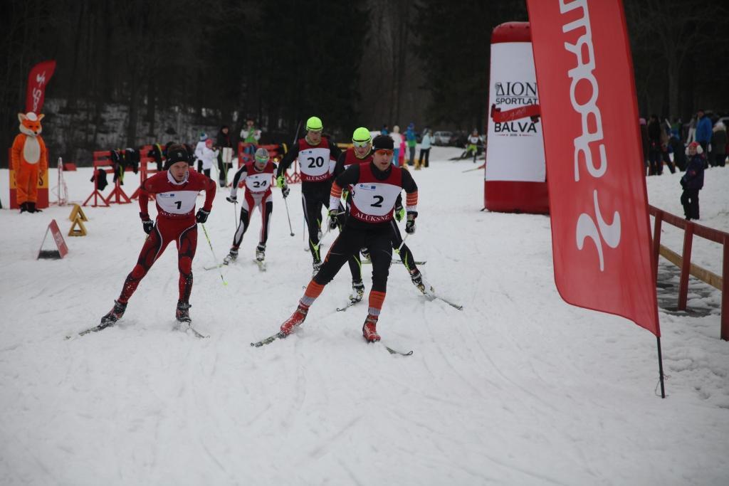 Ļoti sīvā cīņā mājinieks Oskars Muižnieks (nr. 1) tomēr spēja apsteigt mūsu slēpotāju Jāni Paipalu (nr. 2) un izcīnīt uzvaru, Jāni kopvērtējumā atstājot 2.vietā. 
Autors: Gatis Bogdanovs