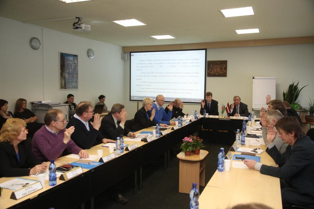 Gulbenes novada deputāti ir apstiprinājuši pašvaldības šāgada budžetu 23 miljonu eiro apmērā. 	
Autors: Gatis Bogdanovs