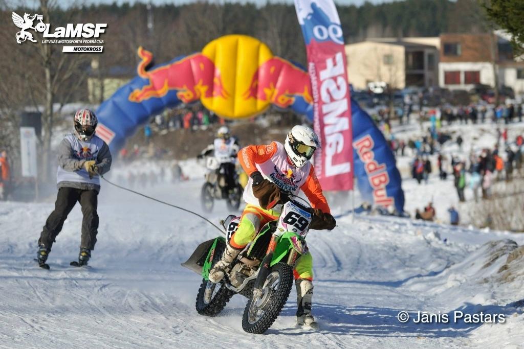 Didzis Gorbenko kopā ar Oskaru Dzirkali izcīnīja uzvaru lielajā meistaru klasē arī plaši apmeklētajās un populārajās ziemas sacensībās “Red Bull Twitch’n’Ride”. 
Autors: Jānis Pastars