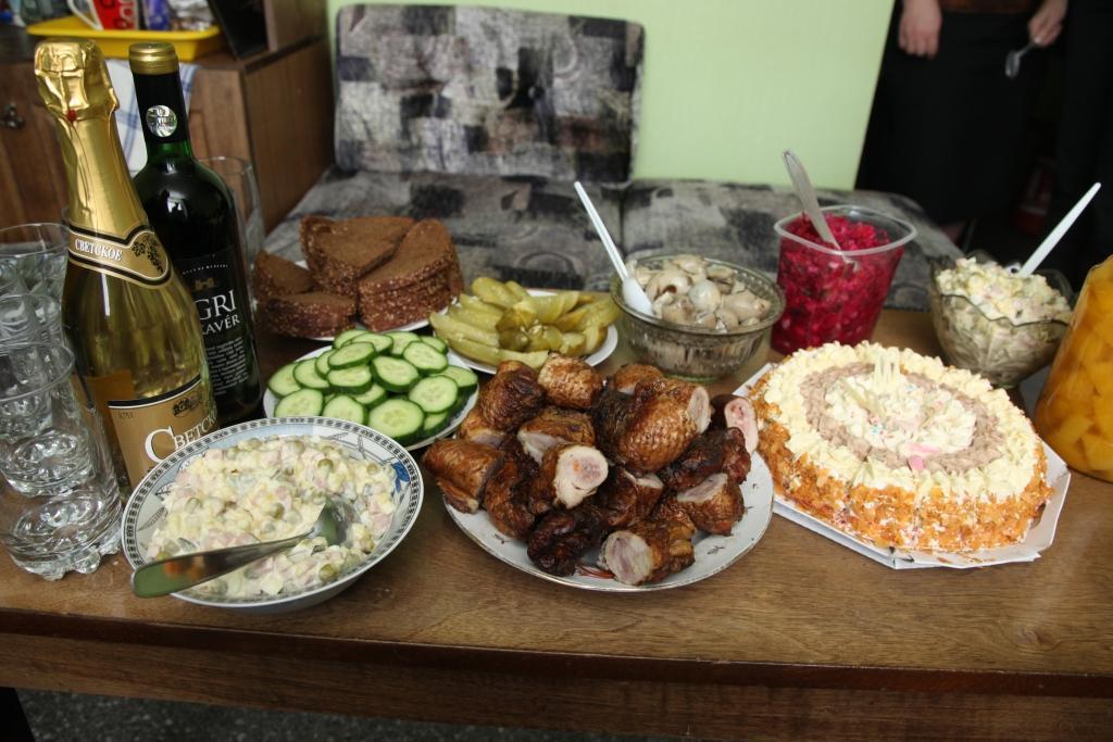 Bagātīgi uzklāts galds vienmēr ir kārdinājis. Ēst visu? Vai tomēr piedomāt, ko un cik daudz ēst?
Autors:  Gatis Bogdanovs