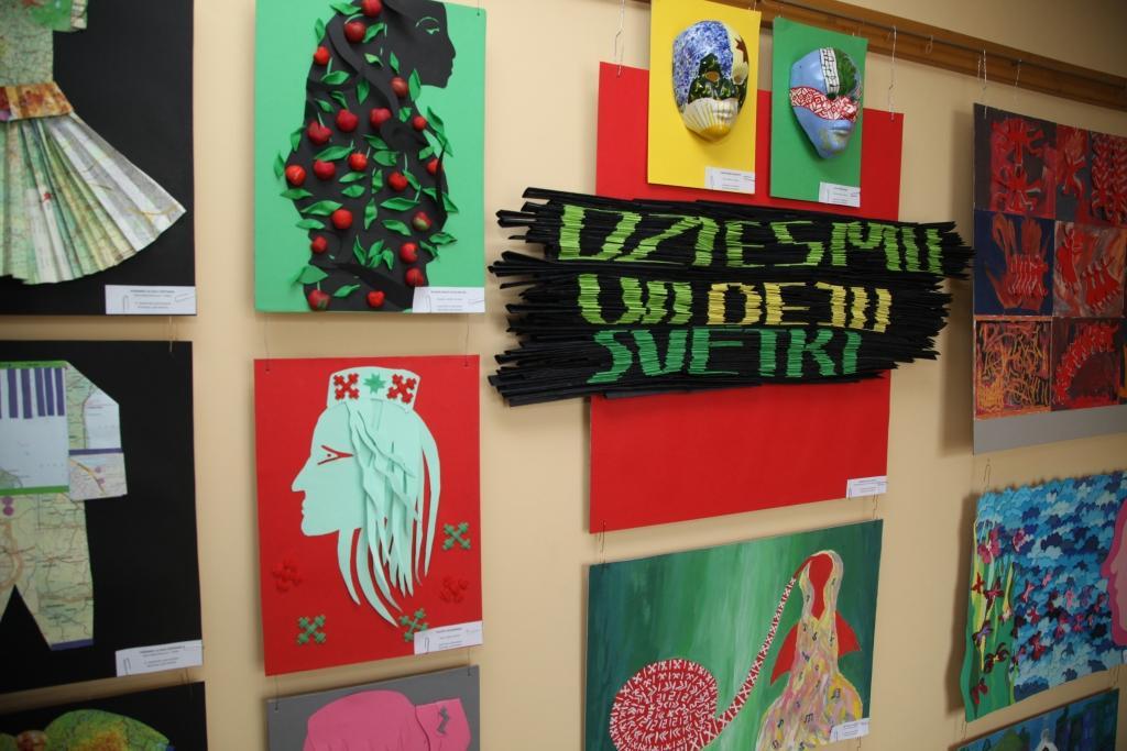 Skolēnu vizuālās un plastiskās mākslas darbu izstāde „Rakstu darbi”.
Autors: Gatis Bogdanovs