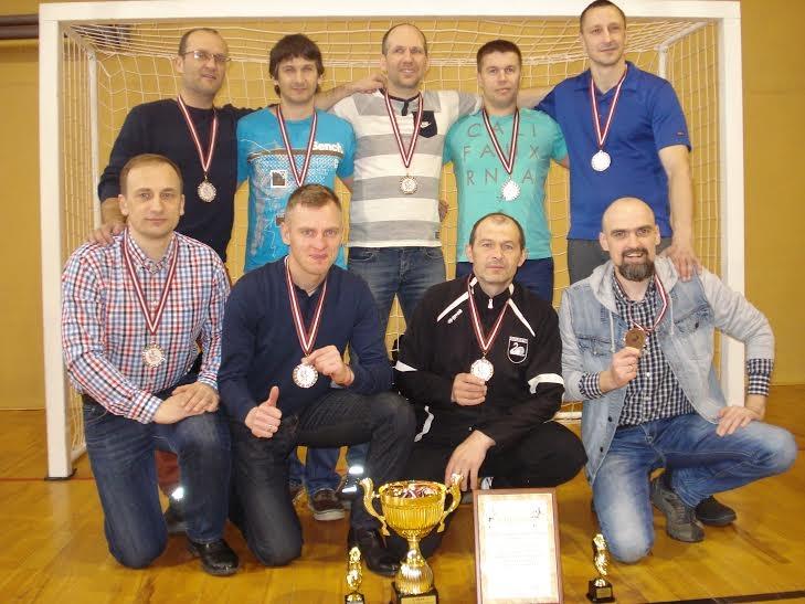 Gulbenes komanda - 2.vieta Latvijas ZA reģiona veterānu telpu futbola čempionātā.
Autors: no personiskā arhīva