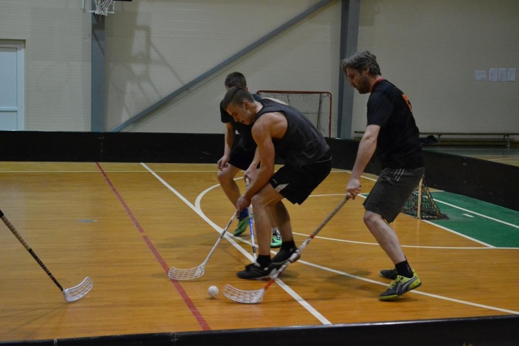 Florbolisti sacenšas par Lieldienu čempionu kausu. 
Autors: no personiskā arhīva