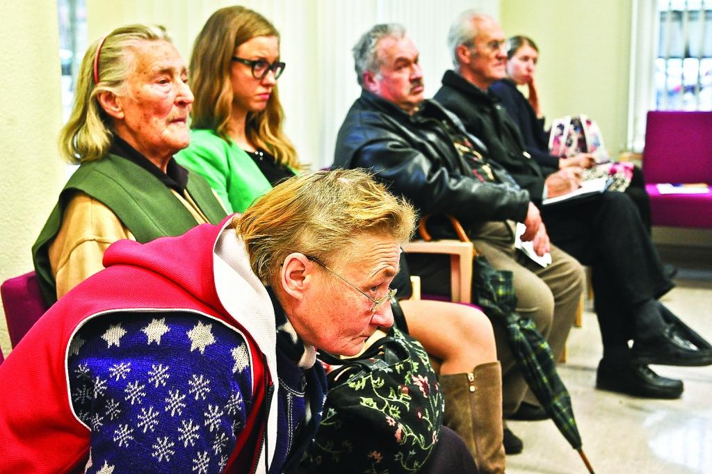 Daudzi seniori aktīvi piedalās sabiedriskajā dzīvē, allaž gatavi apgūt ko jaunu un iestāties par savām tiesībām. Tikpat svarīgas ir paaudžu attiecības, par kurām jāgādā visiem iesaistītajiem, norāda speciālisti. 
Autors: Raitis Puriņš