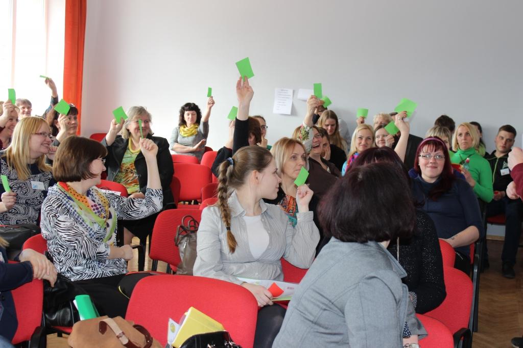 Biedrības „Sateka” rīkotais iedzīvotāju forums, kas šonedēļ notika Gulbenes kultūras centrā, pulcēja vairāk nekā sešdesmit cilvēku. Visi kopā izteica savas un vērtēja citu idejas, lai izkristalizētu labākās, kas spētu padarīt dzīvi interesantāku, kā arī liktu darboties visiem 
Autors: Gunta Krevica