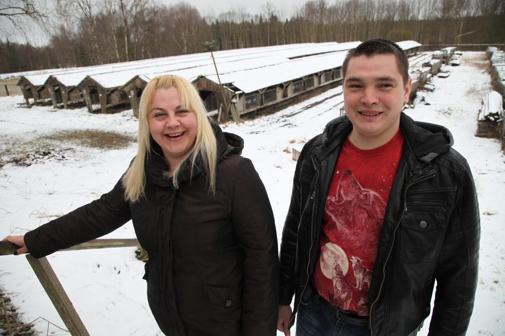 Pēc vairāku gadu pārtraukuma Beļavas pagasta Letēs bijušajā zvērkopības saimniecībā firma „Letes FURS” plāno audzēt kažokzvērus – ūdeles un lapsas. Šobrīd menedžere Jolanta Brikovska un tehniskais direktors Jānis Zariņš, kuriem ir liela pieredze kažokzvēru audzēšanā, veic saimniecības detalizētu apsekojumu, lai varētu piesaistīt  investorus un izveidot modernizētu A klasei atbilstošu kažokzvēru audzētavu. 
Autors: Gatis Bogdanovs  