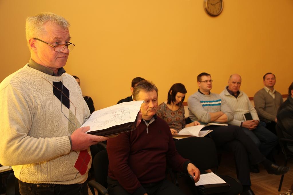 Šis mācību gads Jaungulbenes profesionālajai vidusskolai ir pēdējais. Kas notiks ar zemi un ēkām? Ko pārņemt pašvaldības īpašumā? Savu redzējumu Gulbenes novada domes sēdē klāstīja Jaungulbenes pagasta pārvaldes vadītājs Aleksandrs Vasiļjevs.	
Autors: Gatis Bogdanovs