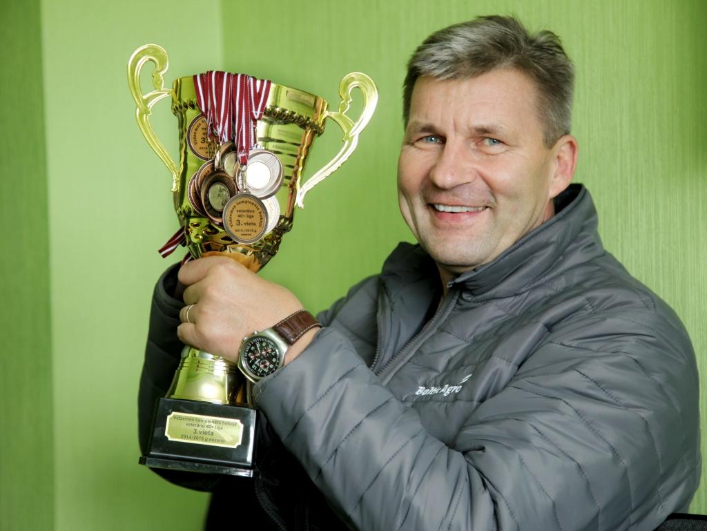 Spraigā cīņā divu spēļu summā Gulbenes hokejistiem izdevās izcīnīt bronzas godalgas. “Par to ir  liels prieks!” saka komandas pārstāvis Pēteris Melbārdis. 	
Autors: Gatis Bogdanovs