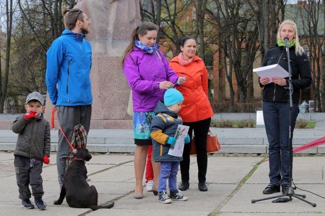 Trešo vietu ieguva un balvu no personības izaugsmes treneres Annas Lieckalniņas rokām saņēma Gulbenes novada Stradu pagasta Stāķu iedzīvotāji.
Autors: www.talka.lv
