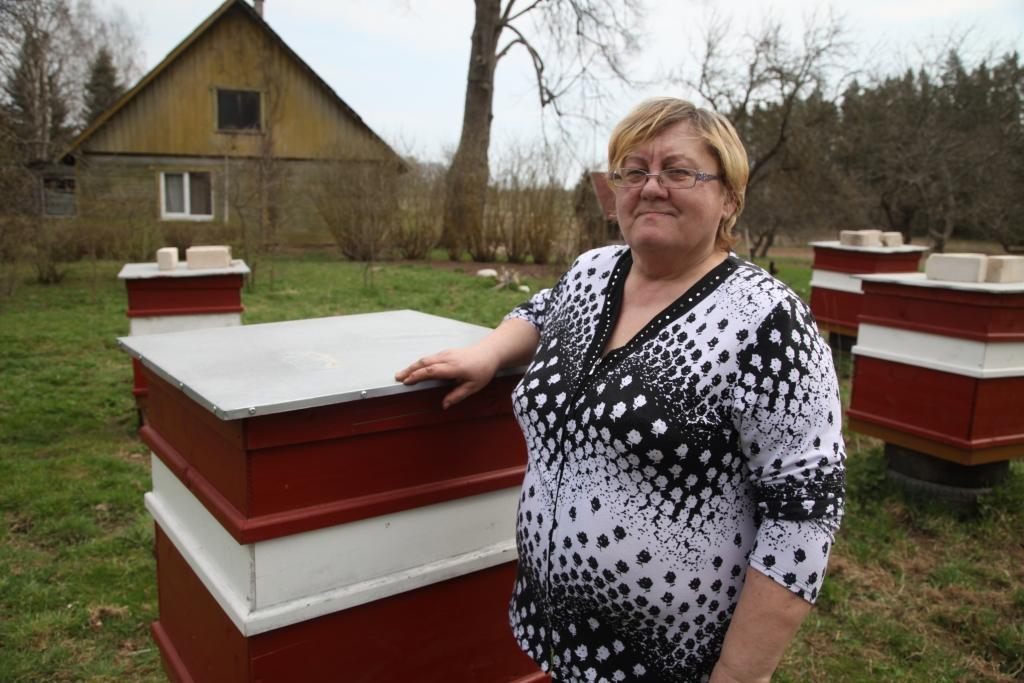 “Gan jau laukos mēs izdzīvosim. Galvenais, lai tikai pasaulē valda miers! Lai mūsu politiķi vispirms rūpīgi apdomā katru vārdu, ko saka,” vēlas “Baložu” saimniece Velga Krūmiņa. 	
Autors: Gatis Bogdanovs 