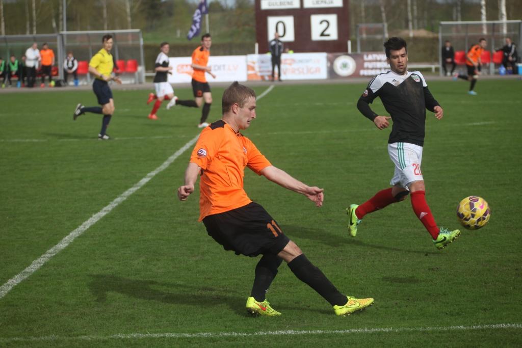 Spēles izskaņā arī mūsu futbolisti sasparojās, tomēr liepājniekus pārspēt neizdevās. 
Autors:  Gatis Bogdanovs