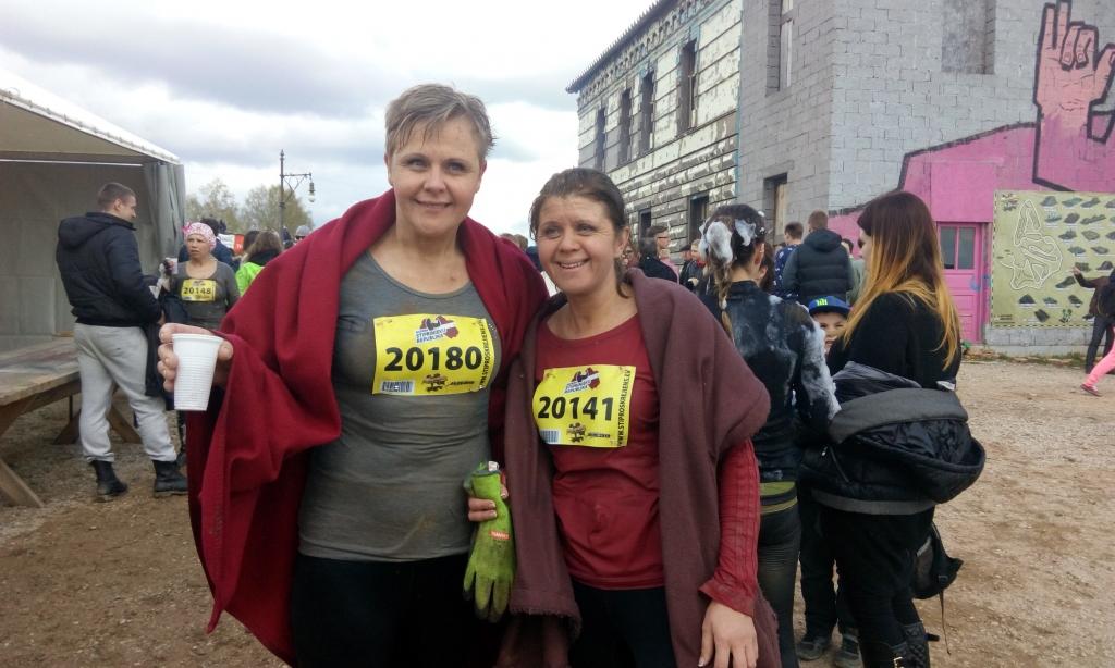 Šogad Maija Stradiņa (no labās) skrējienā bija uzaicinājusi piedalīties arī savu māsu Inesi Laizāni. 	
Autors:  no personiskā arhīva