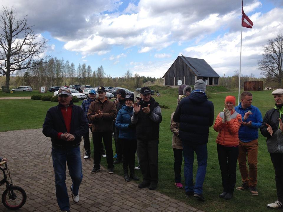 Golfa sezonas atklāšana pļavu golfa laukumā 