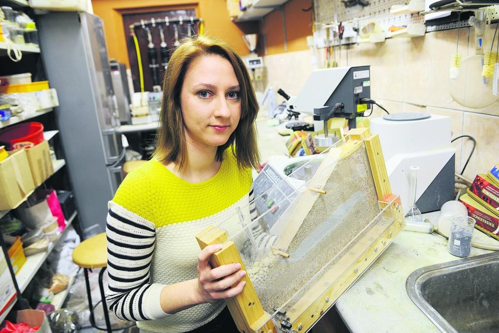 «Nav vērts par labākiem uzskatīt ārzemēs ražotos minerālūdeņus, jo arī Latvijā ir pieejami izcilas kvalitātes dabīgie minerālūdeņi. Patiesībā mūsu valstī ir ārkārtīgi labs pat tas «minerālūdens», kas tek no krāna,» uzskata LU Ģeogrāfijas un zemes zinātņu fakultātes doktorante, zinātniskā asistente Inga Retiķe. 
Autors: KRISTAPS KALNS, DIENAS MEDIJI