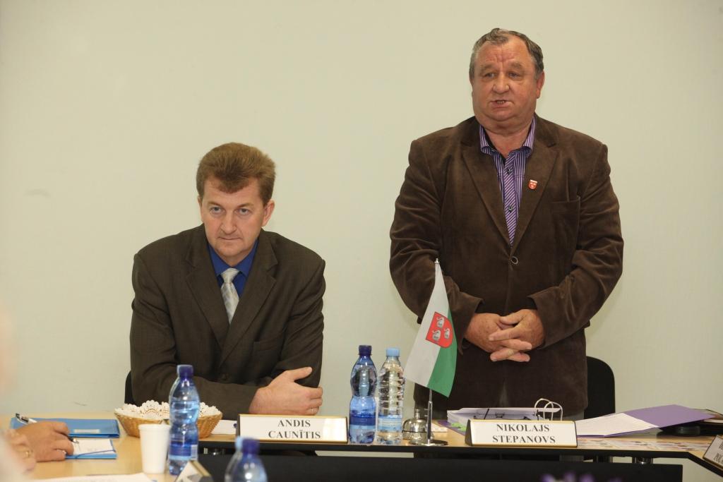 Visu jūniju Nikolaja Stepanova atvaļinājuma laikā viņu aizvietos un atbildību par Gulbenes novada pašvaldību un tās problēmām uzņemsies Andis Caunītis. 	
Autors: no “Dzirksteles” arhīva