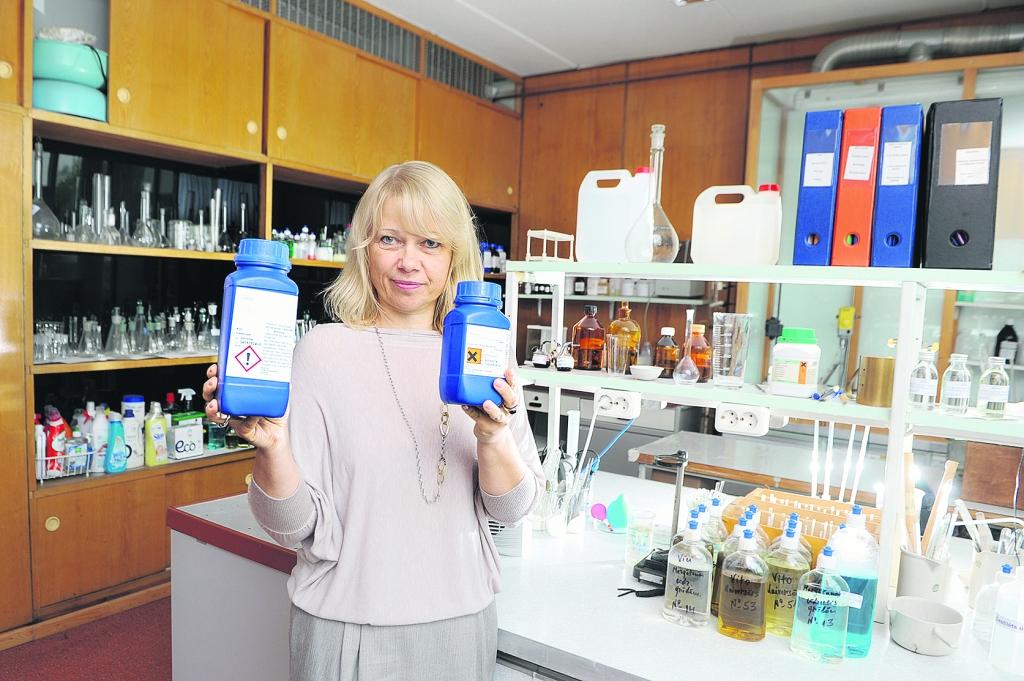 «Nākotnē jebkuru mājķīmijas produktu vajadzētu marķēt ar brīdinājuma zīmēm un drošības norādēm. Patērētājam no tām nevajadzētu baidīties,» uzsver a/s Spodrība kvalitātes direktore Inese Vilka. 
Autors: KRISTAPS KALNS, DIENAS MEDIJI