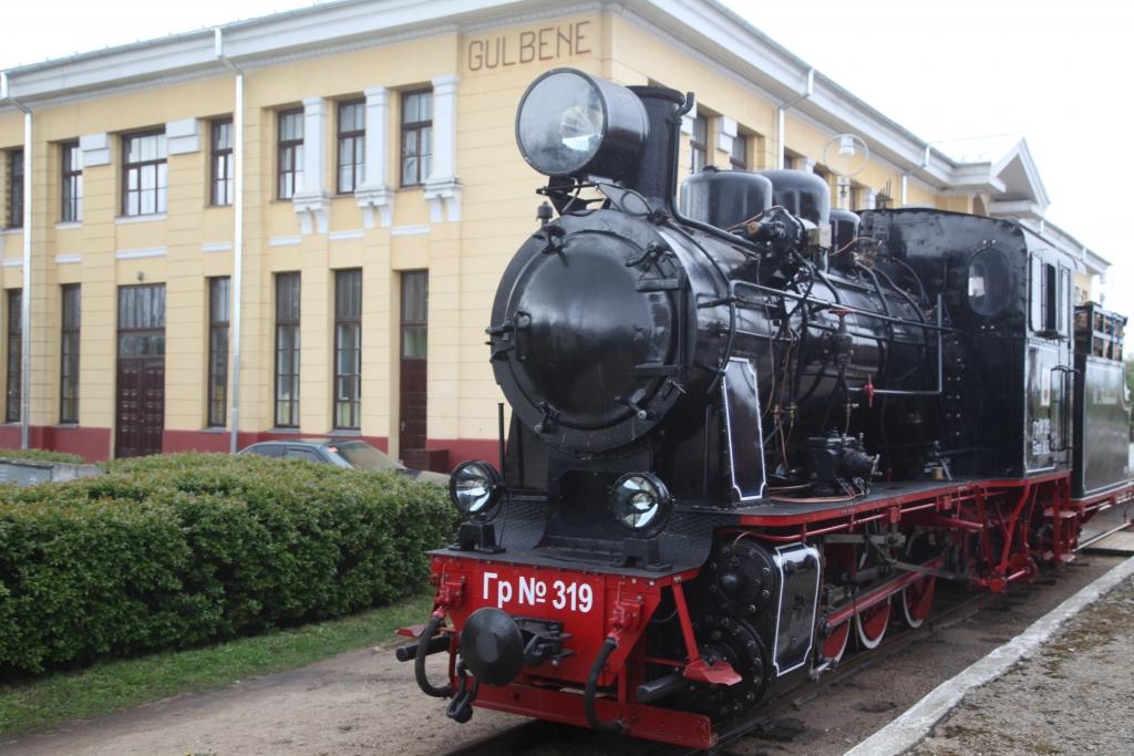 “Ferdinands” jau gaida! Arī šosestdien ikvienam ir iespēja izbaudīt braucienu ar tvaika lokomotīvi. 
Autors: Gatis Bogdanovs