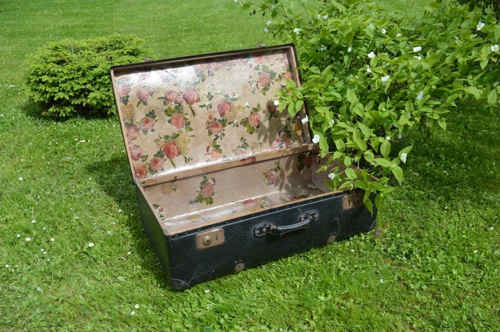 Šajā koferī tiks glabāti  ikviena iesniegtie darbi, kas pēc tam tiks savienoti novada lielajā mustursegā. 	
Autors: no personiskā arhīva