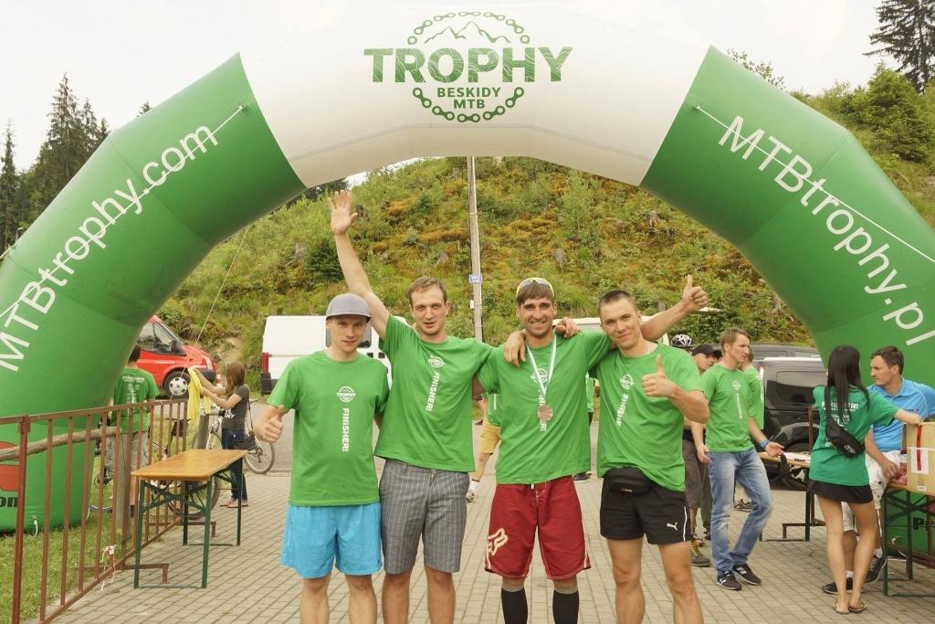 Lizuma velokomandas sportisti izturējuši un tikuši līdz galam grūtākajās sacensībās Centrāleiropā. Prieks pašiem sportistiem par paveikto, taču lepni arī līdzjutēji mājās, kas visas četras dienas cītīgi sekoja puišu startiem. 	
Autors: no Lizuma velokomandas arhīva