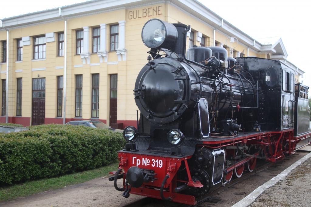 “Ferdinands” jau gaida! Arī šosestdien ikvienam ir iespēja izbaudīt braucienu ar tvaika lokomotīvi. 
Autors: Gatis Bogdanovs