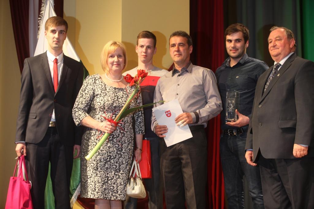 Ogorodovu ģimene šogad Ģimenes dienas pasākumā saņēma arī novada domes Atzinības rakstu. 
Autors: Gatis Bogdanovs