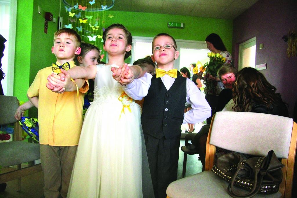 Bērna personības attīstība sākas ģimenē, kur viņā tiek pamanīts un ar mīlestību veidots īpašais. Tas ļauj iegūt stingru mugurkaulu un augstu pašapziņu, kas dzīvē lieti noderēs.
Autors: Ernests Treijs