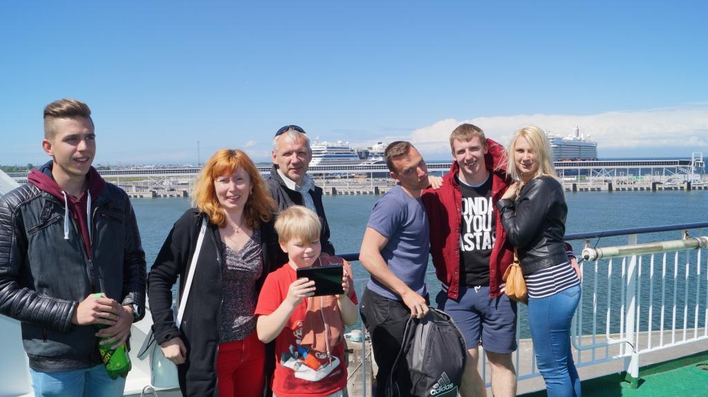 Uldi Ķiploku (otrais no labās) Pasaules čempionātā atbalstīja ģimene un tuvākie draugi. 	
Autors: no personiskā albuma