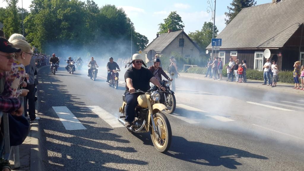 Pagājušās nedēļas nogalē Balvus pierūcināja vairāki simti motociklu, starp tiem vairāki desmiti bija arī no Gulbenes.	
Autors: Inita Savicka