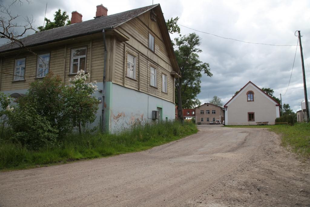 Veidojamā Klēts iela vēl maz līdzinās ielai, taču, iegūstot juridisku statusu, tai ir visas iespējas attīstīties un tikt sakārtotai visā garumā. 
Autors: Gatis Bogdanovs