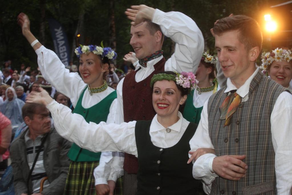 Litenes estrādē izskanējis Līgo vakara koncerts “Līgojam Litenē!”, kurš pulcēja gandrīz trīs tūkstošu skatītāju no dažādiem Latvijas novadiem. 
Dižkoncertā piedalījās arī vairāki simti mūsu novada koristu un dejotāju kas uzstājās kopā ar dažādiem populāriem māksliniekiem. 
Autors: Gatis Bogdanovs