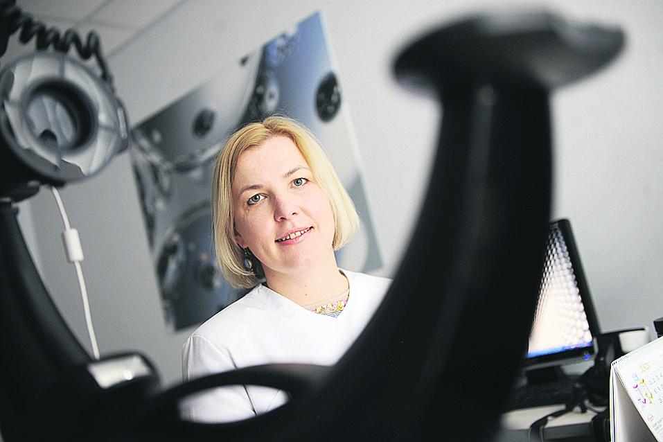 «Tikai ar ekoloģiski tīriem ādas kopšanas līdzekļiem visas veselības problēmas atrisināt nevar,» norāda alergoloģe Signe Puriņa. 
FOTO: 
Autors: KRISTAPS KALNS, (“DIENAS MEDIJI”)