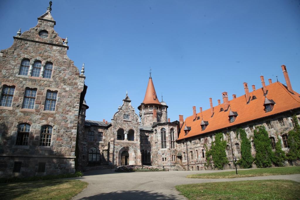 Cesvaini atpazīst pēc Ādolfa Vulfa atstātā mantojuma: pils ar tai piederošu kompleksu.  
Autors: Gatis Bogdanovs