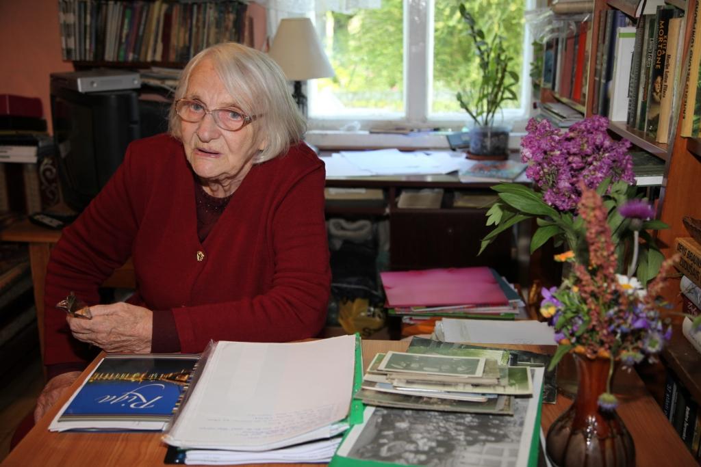 Rancēniete Rūta Leimane katru dienu strādā pie savas grāmatas. Ar savu grāmatu viņa ikvienam vēlas parādīt to, ka ir jāmīl sava dzimtā vieta, sava dzimtā zeme. 	
Autors: Evita Brokāne