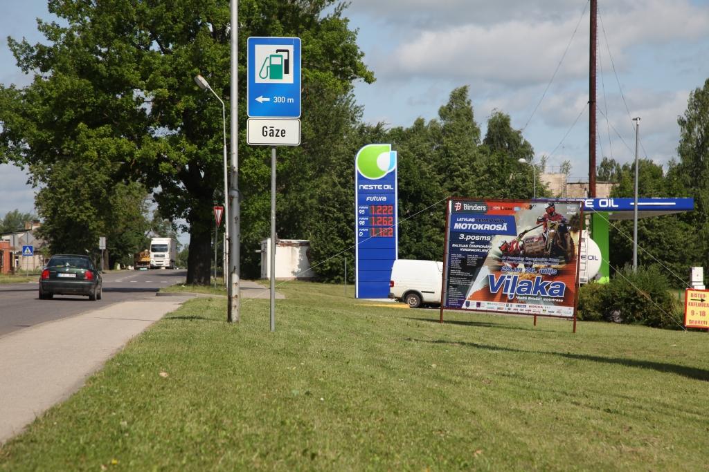 Vides reklāma par Viļakas motokrosu Gulbenē, Brīvības ielā, būs jānoņem vai arī jāsaskaņo ar pašvaldību. Novada būvvalde reklāmas izvietotājam ir nosūtījusi brīdinājuma vēstuli. Tas ir pirmais šāds gadījums novadā.
Autors: Gatis Bogdanovs