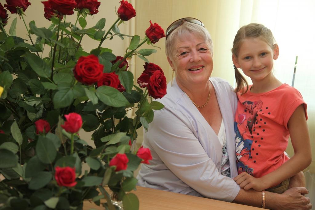 “Nebaidos to paust publiski, bet lielajā politikā iet nudien vairs negrasos. Ir jādzīvo katrai dienai un arī sev, ne tikai darbam. Līdz vasaras beigām strādāšu arī par omi mazmeitiņai Evelīnai, kura rudenī pirmo reizi dosies uz skolu,” saka Saulcerīte Indričeva. 	
Autors: Gatis Bogdanovs