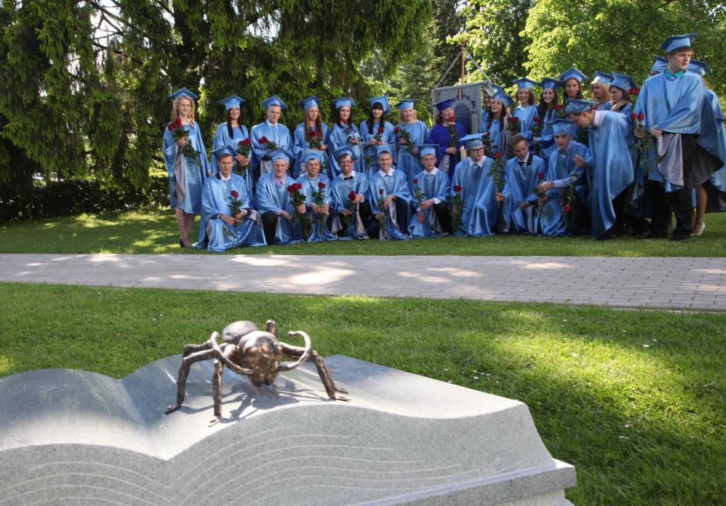 Arī šogad tāpat kā citos mācību gados ir ģimnāzisti, kuri eksāmenos ir uzrādījuši ļoti labas zināšanas un ieguvuši augstu vērtējumu.		
Autors: no “Dzirksteles” arhīva