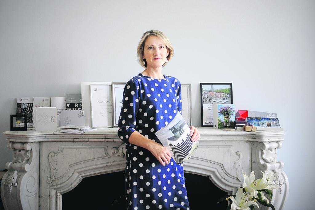 Darbs ar prezidentūras kultūras programmu sākās jau 2012. gada vasarā, bet daži prezidentūras kultūras pasākumi, piemēram, Edvarda Steihena izstāde, 
notiks līdz rudenim, stāsta Prezidentūras publiskās diplomātijas un kultūras programmas departamenta vadītāja Selga Laizāne.
Autors:  Kristaps Kalns (