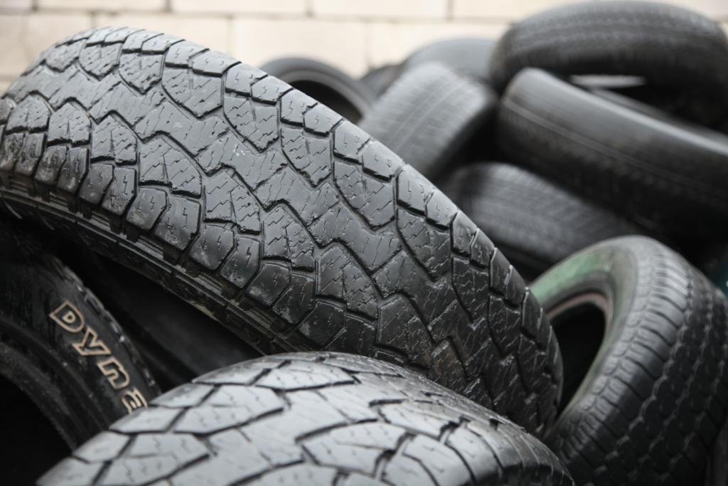 Noziegums dzēruma dusmu lēkmē. Tā varētu teikt par riepu saduršanu 12 automašīnām. Noziegums notika Gulbenē 2.maijā. Apsūdzēts nodarījumā ir kāds 31 gadu vecs gulbenietis.
Autors: Gatis Bogdanovs 