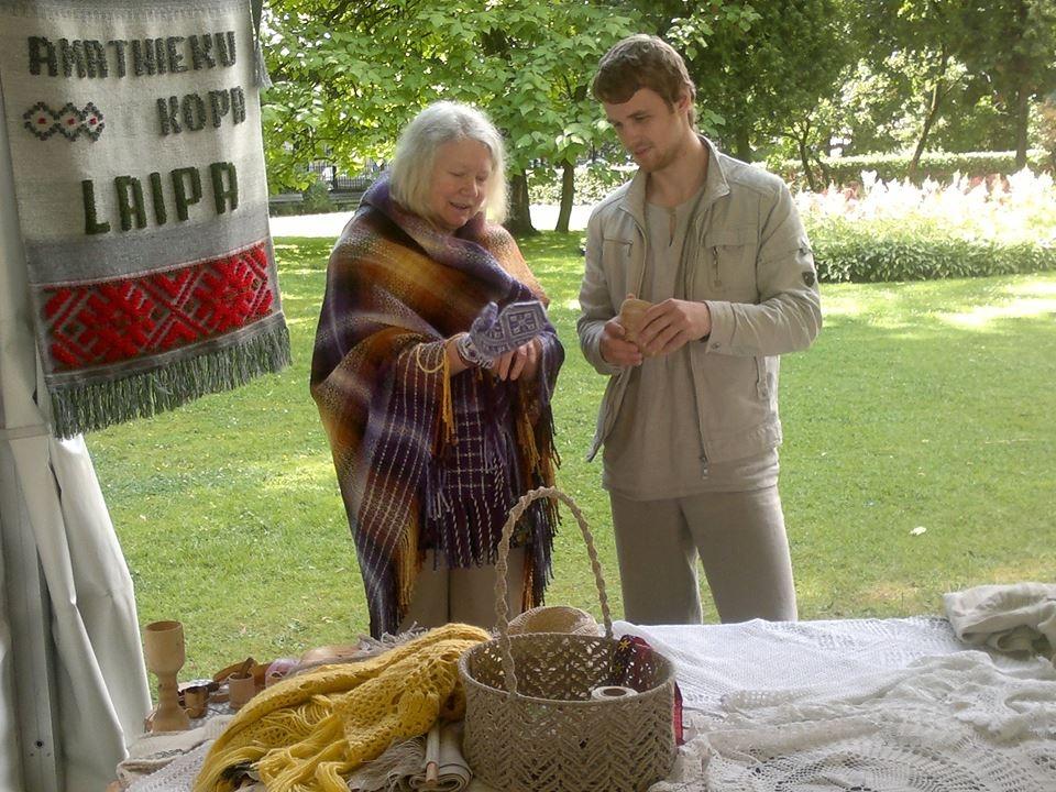  Lizuma pagasta “Laipa” piedalījās amatnieku gadatirgū Vērmanes dārzā.  Lizumniešiem gandarījums, ka par amatnieku izstrādājumiem ieinteresējušies daudzi ārzemnieki.
Autors: www.facebook.com