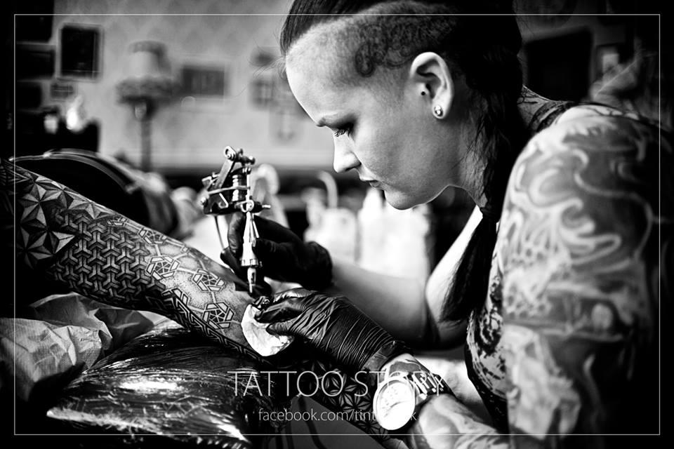 Piecu gadu prakses laikā Zanda Pušpure jau ir iekarojusi autoritāti starp tetovēšanas amata pratējiem un ir Latvijas labāko meistaru pulkā. 	
Autors: no personiskā arhīva