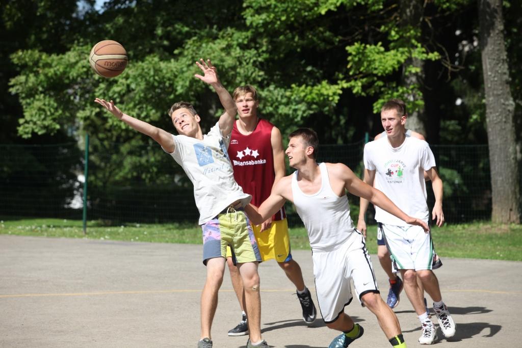 Uz sacensībām bija ieradušās sešas vīriešu, piecas jauniešu un viena dāmu komanda.
Autors: Gatis Bogdanovs