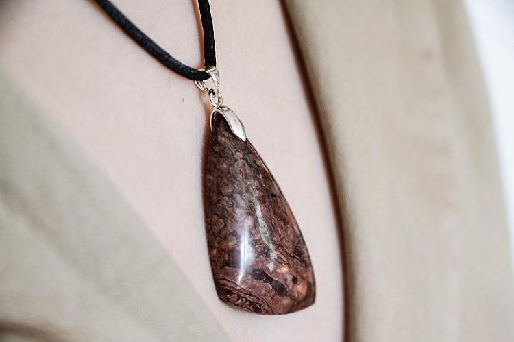 Augstāko komisijas vērtējumu ieguva pretendente Anita Vorobjeva, kura kopā ar vīru attīstīs dārgakmeņu un pusdārgakmeņu apstrādi no Gulbenes novadā iegūta vērtīga akmens – jašmas.
Autors: www.gulbene.lv