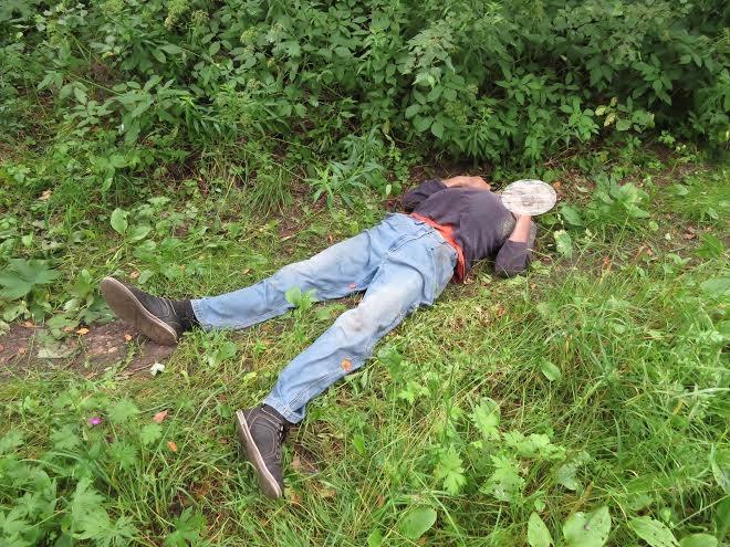 Vīrieša līķis atrasts 17.jūlijā, Kocēnu novadā, Kocēnu pagastā, aptuveni 200 metrus no autoceļa A3, pie Valmieras apvedceļa.
Autors: no policijas arhīva