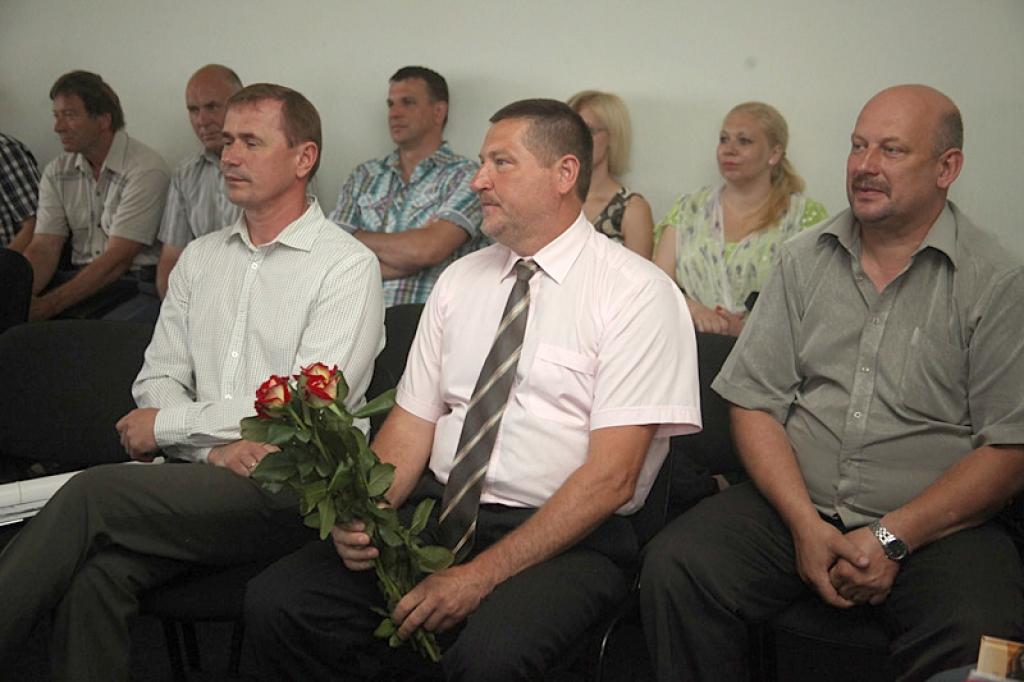 2013.gada, 27.jūnijā, Gulbenes novada domes sēdē vienbalsīgi par pilsētas pārvaldes vadītāju tika apstiprināts lejasciemietis Jānis Naglis (centrā).
Autors: no 