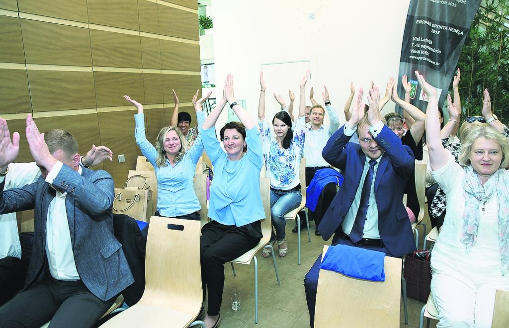 Ar Eiropas Komisijas (EK) atbalstu no 7. līdz 13. septembrim visā Eiropā notiks pirmā Eiropas Sporta nedēļa. Tās laikā Latvijā nedēļas garumā tiks organizētas sportiskas un veselīgam dzīvesveidam veltītas aktivitātes. Tikmēr izglītības un zinātnes ministre Mārīte Seile šobrīd nepauž atbalstu obligātās trešās sporta stundas ieviešanai skolās. 
