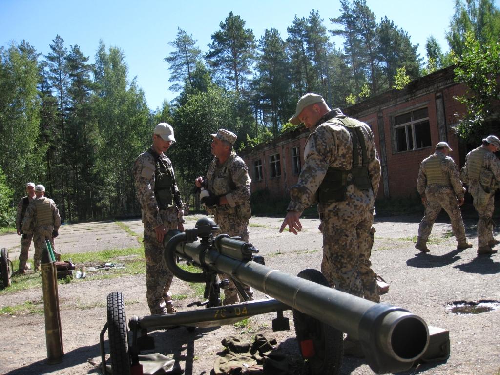 Smago ložmetēju „Browning” mūsdienās izmanto vairāk nekā 100 valstu bruņojumā. Piemērots novietošanai uz automašīnas. Efektīvais šaušanas attālums - 1800 metri. Zemessargus darboties ar šo ieroci, kas paredzēts pretinieka transporta un bruņutehnikas iznīcināšanai, apmāca 22 gadus vecais madonietis Kārlis Kaulačs. 
Autors: Diāna Odumiņa
