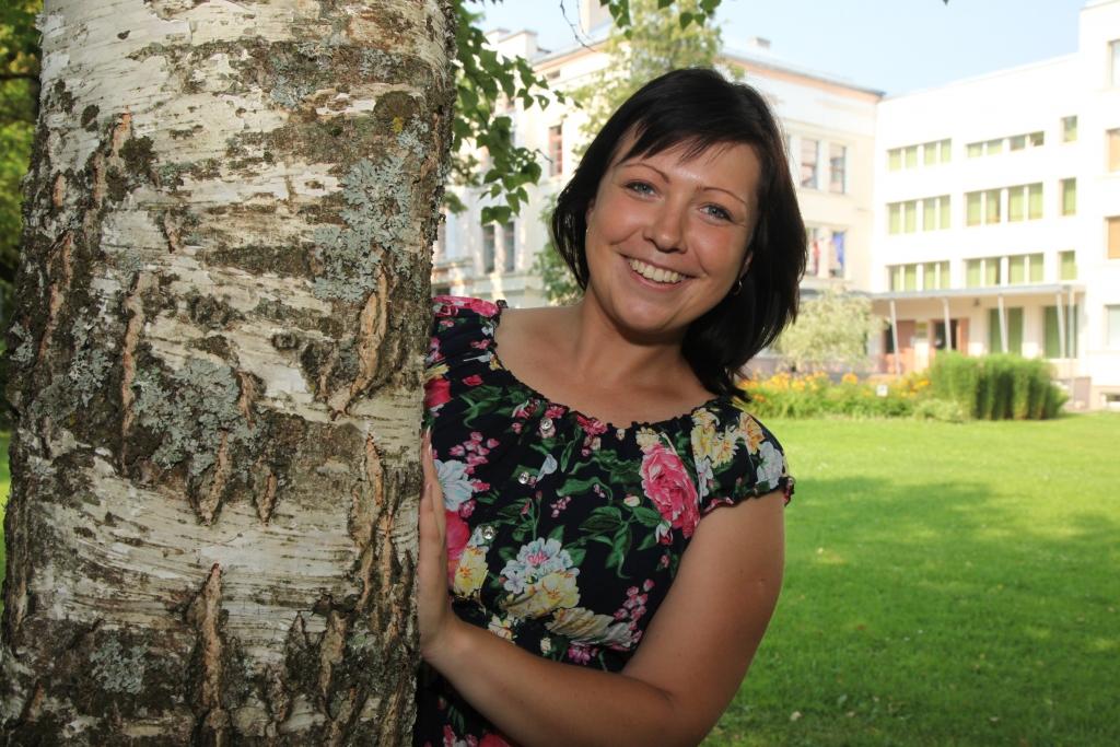 “Visiem augstākajiem spēkiem esmu pateicīga par to, ka man ir darbs. Man ir prieks, ka varu strādāt Gulbenē un nav jāklīst pa pasauli laimi meklēt,” saka skolotāja Ramona Ruņģe. 	
Autors: Gatis Bogdanovs