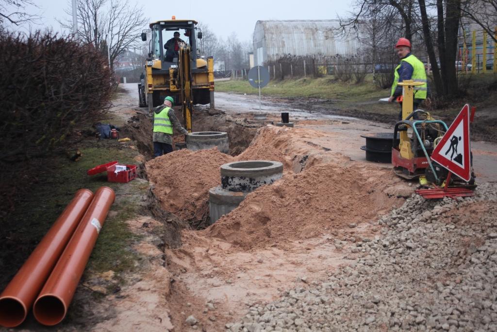 Novadā ir ieguldīta nauda ūdenssaimniecības sakārtošanā, drīz pienāks laiks sākt maksāt par dzeramo ūdeni pēc jauniem tarifiem. Tie tiks aprēķināti pēc vienotas metodikas.    
Autors: no “Dzirksteles” arhīva