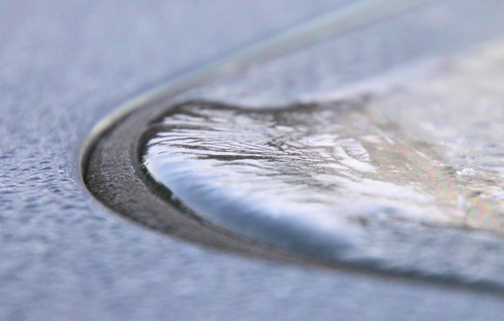 Kā jau iepriekš prognozēja Vilis Bukšs, augusta otrajā pusē naktis kļūs ļoti dzestras. Par to varēja pārliecināties šonedēļ - tādu apledojušu auto agrā trešdienas rītā nofiksēja gulbeniete Ailita Brezinska.
Autors: Ailita Brezinska