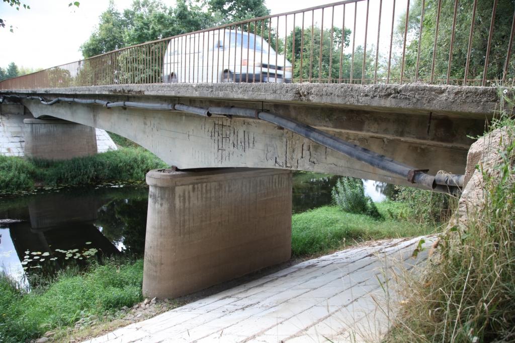 Pagājušajā gadā Pededzes tiltam tika veikti nelieli remontdarbi, bet arī tam būtu nepieciešama rekonstrukcija. 	
Autors: Gatis Bogdanovs